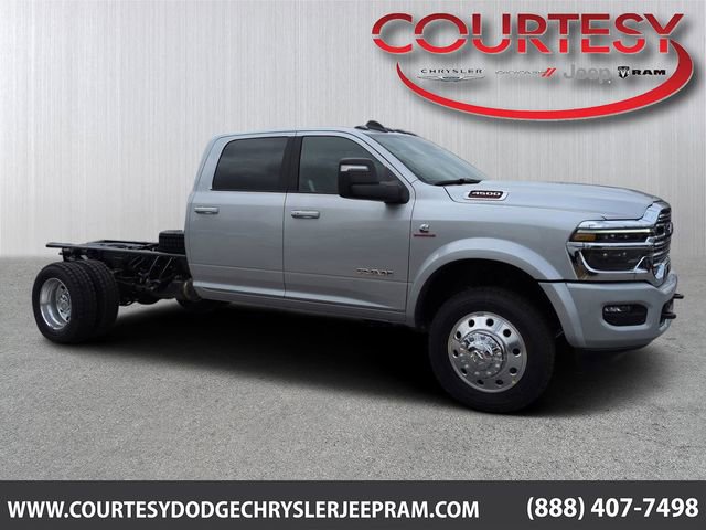New 2026 RAM 4500 4x4 Crew Cab DRW w/ Laramie Trim Package image 1