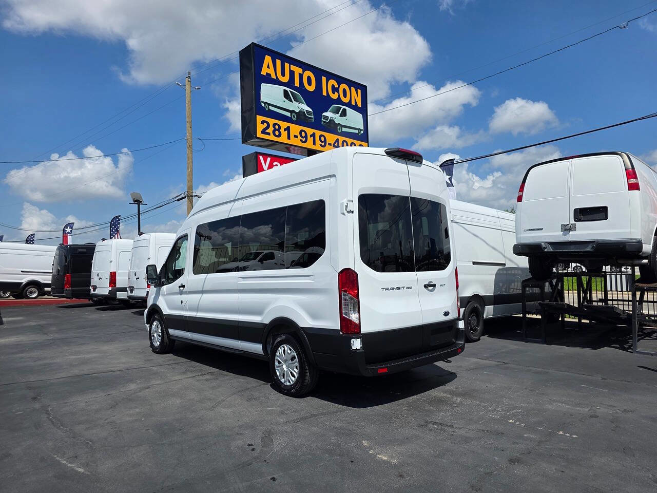 Used 2025 Ford Transit 350 XLT RWD image 2