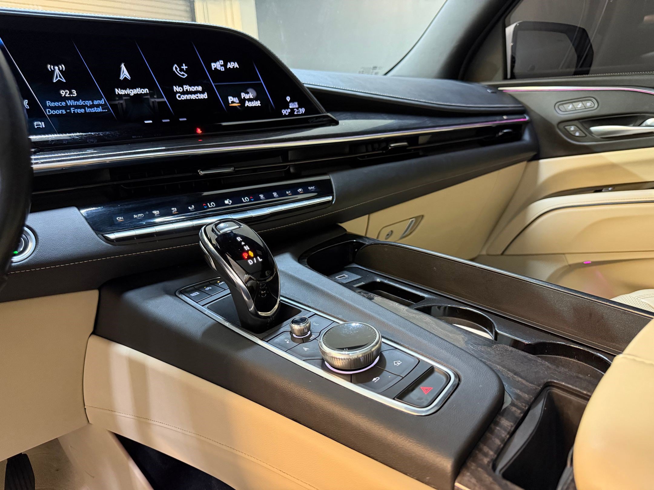 Used 2023 Cadillac Escalade Premium Luxury image 16
