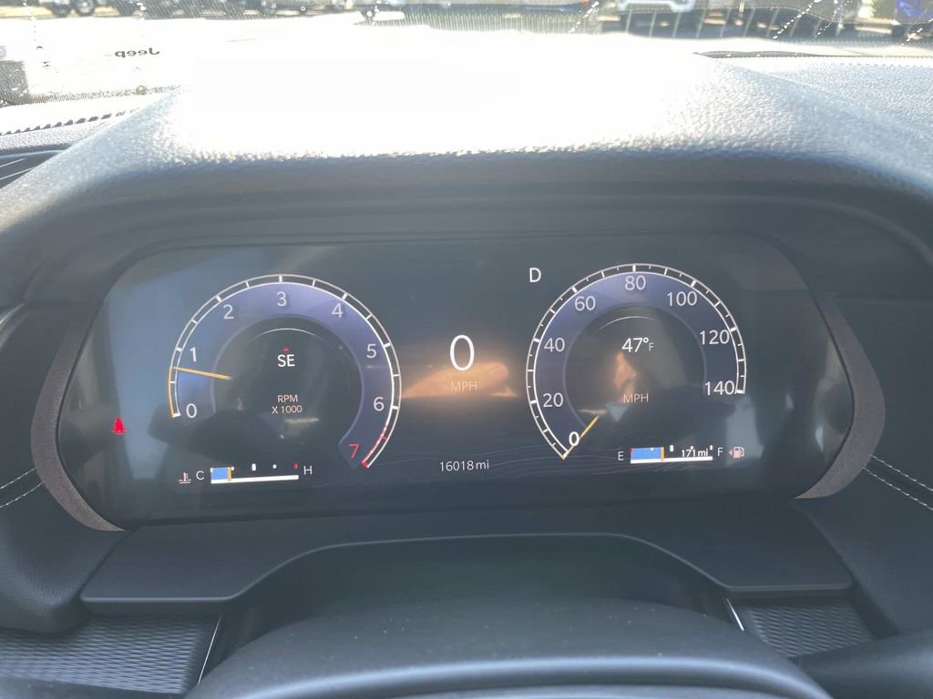 Used 2024 Jeep Grand Cherokee Altitude image 29