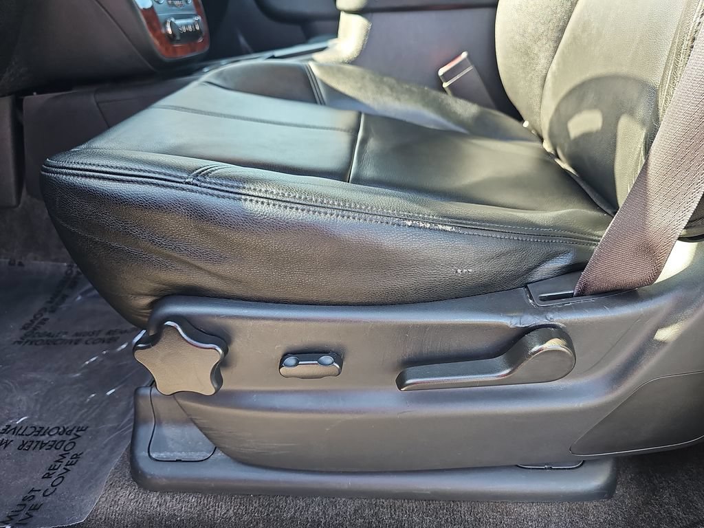 Used 2013 Chevrolet Suburban LT w/ Texas Edition RWD image 26
