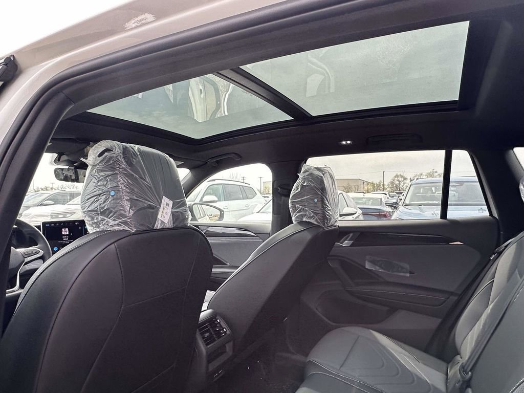 New 2026 Volkswagen Tiguan SE R-Line image 12