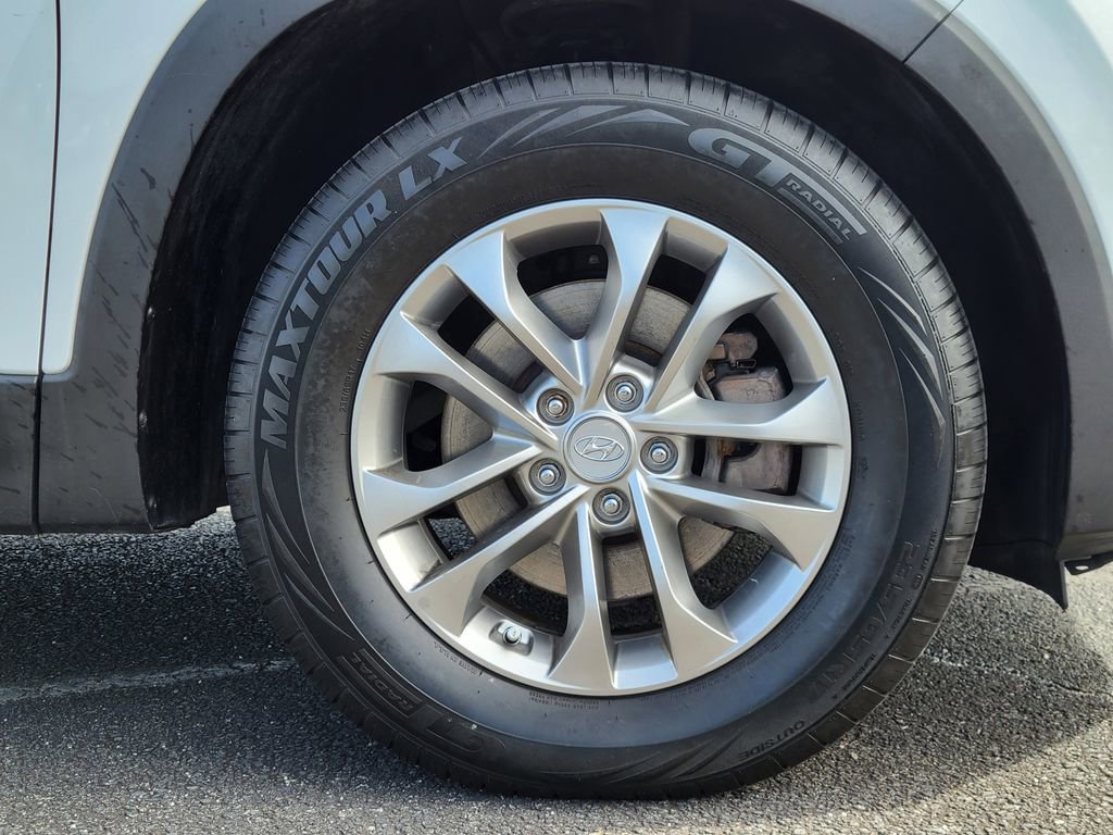 Used 2019 Hyundai Santa Fe SE image 11