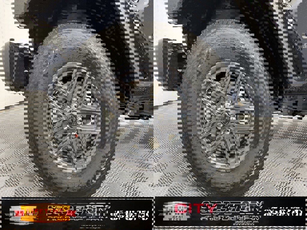 New 2025 Jeep Gladiator Sport image 9