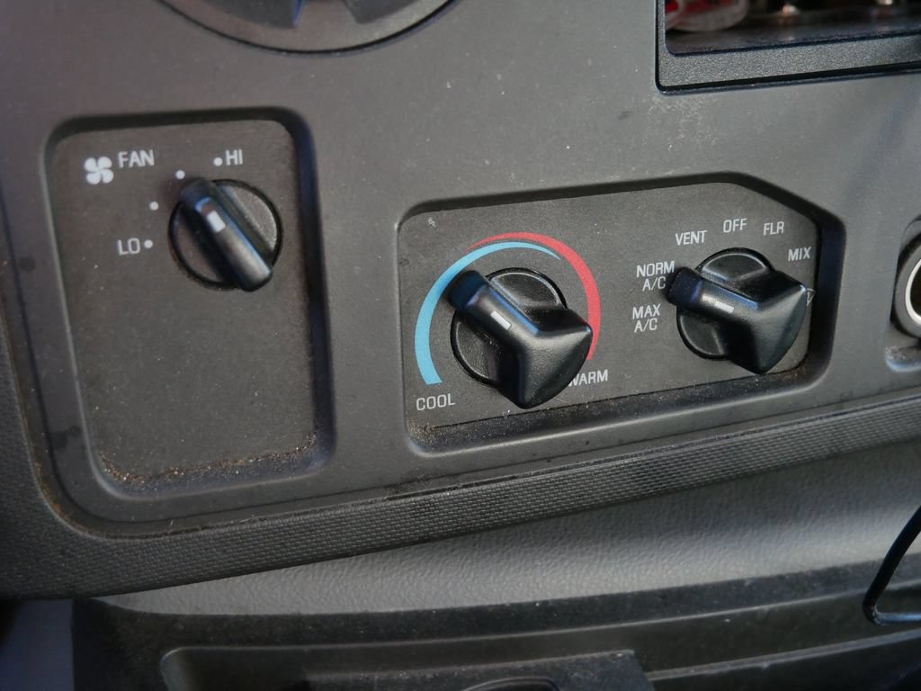 Used 2018 Ford E-450 and Econoline 450 Super Duty RWD image 28