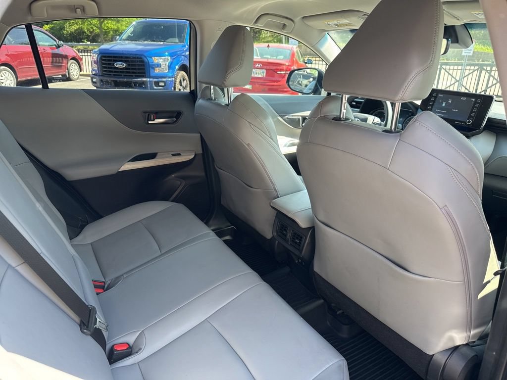 Certified 2022 Toyota Venza XLE AWD/4WD image 32