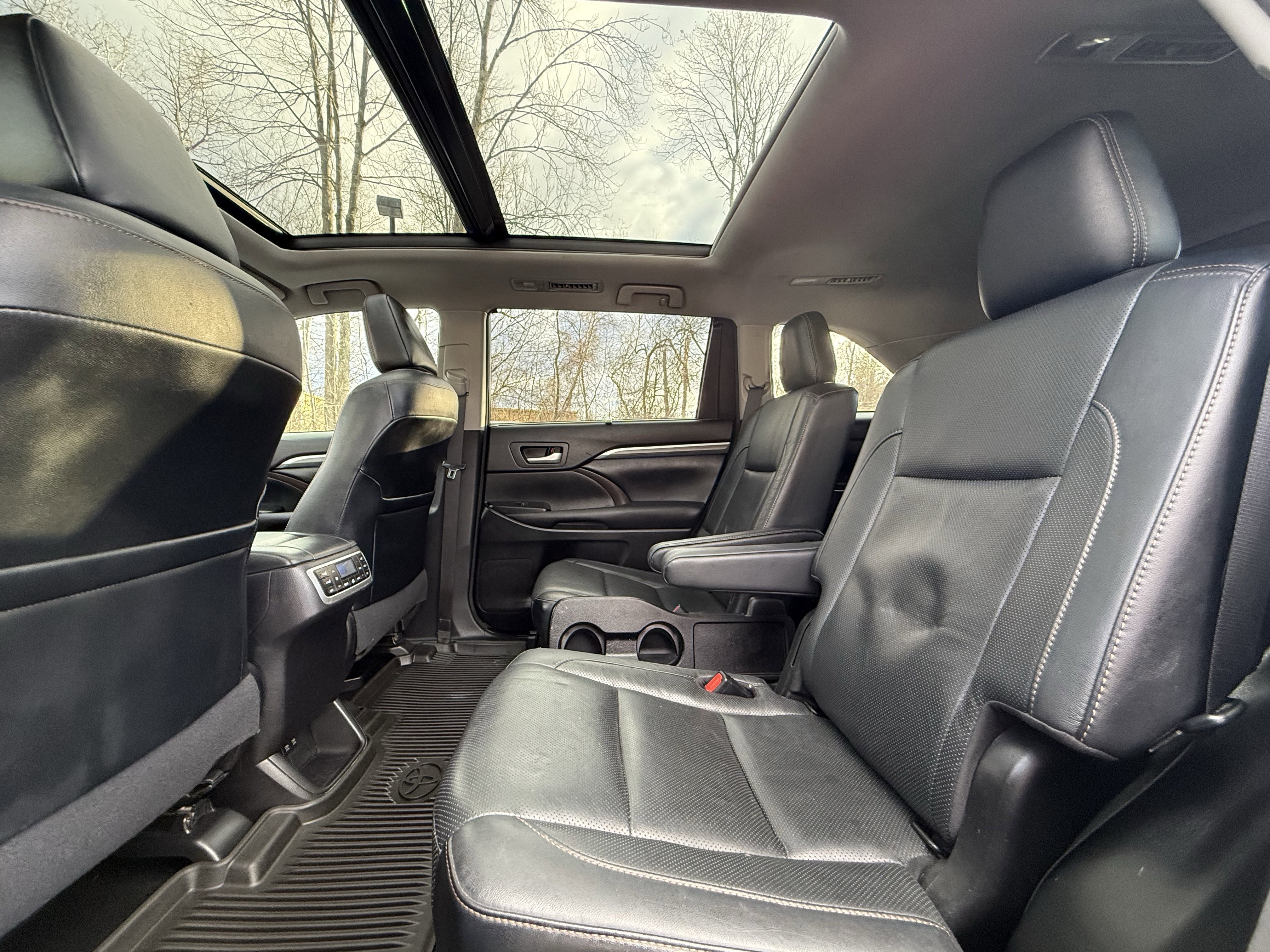 Used 2017 Toyota Highlander Limited image 30