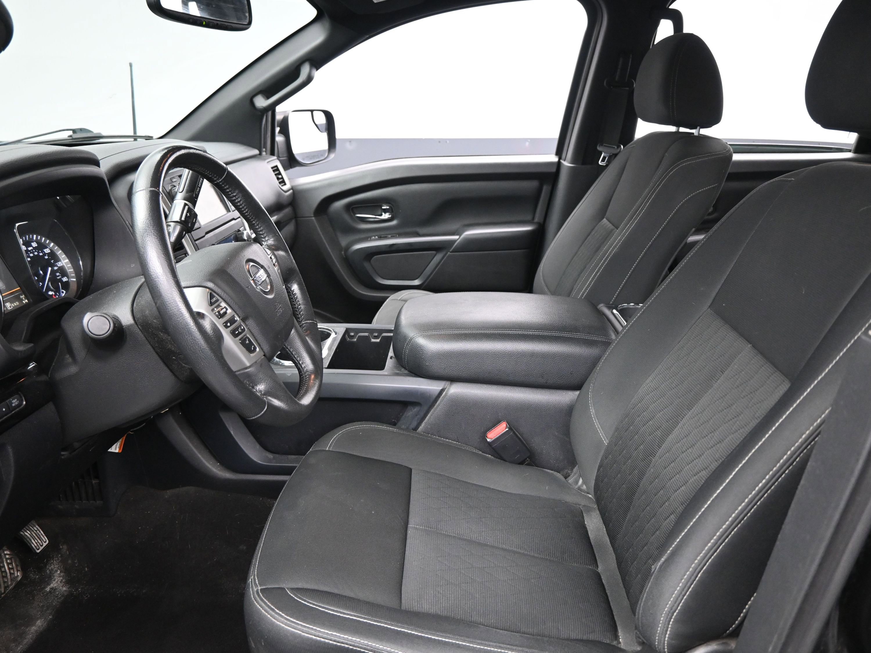 Used 2019 Nissan Titan SV w/ SV Convenience Package image 10