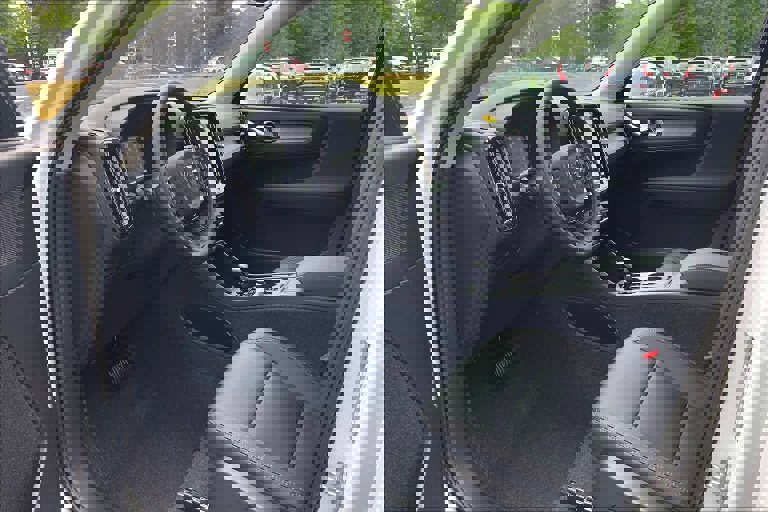 New 2025 Volvo XC40 B5 Core w/ Protection Package Premier image 9