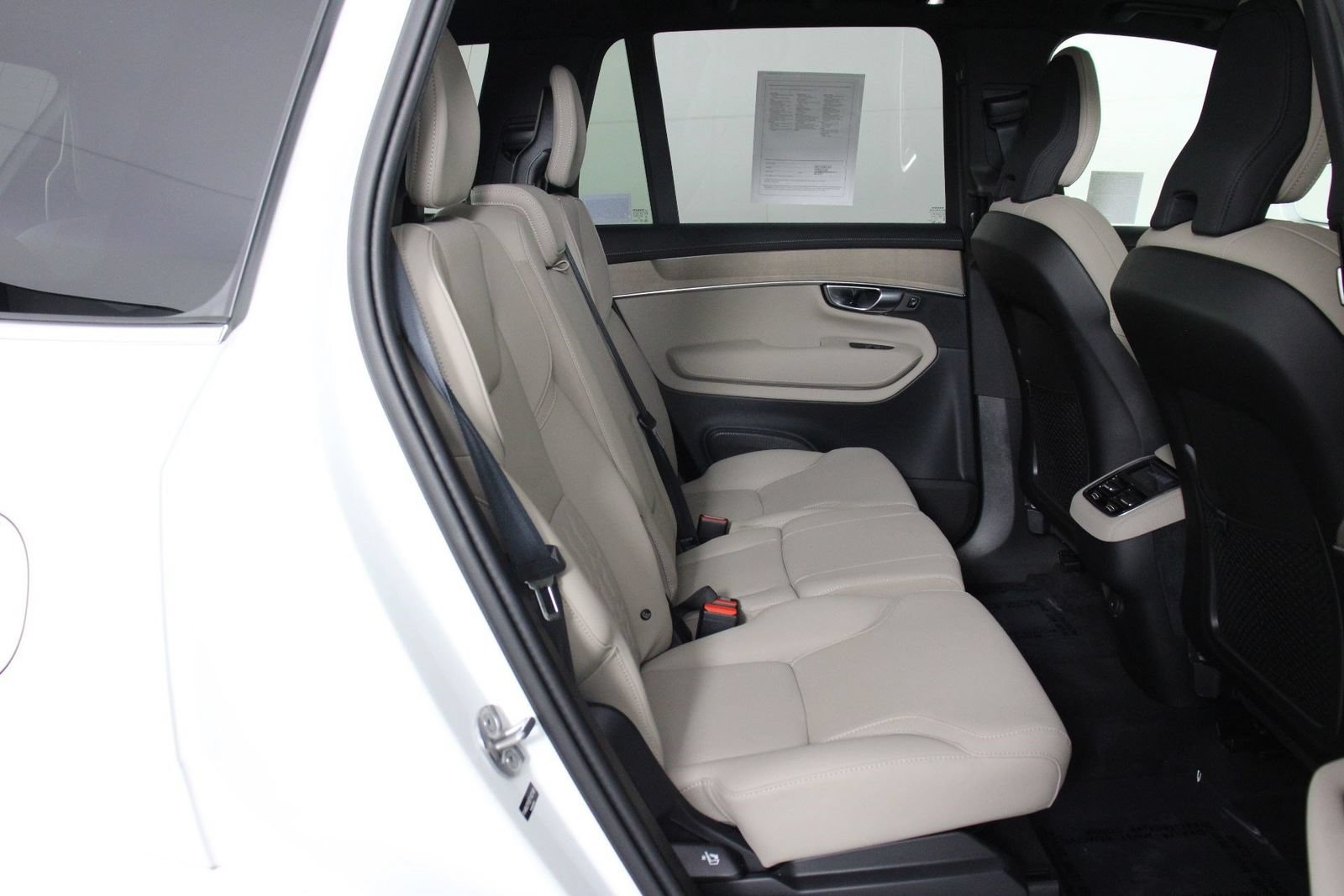 Certified 2026 Volvo XC90 B6 Plus w/ Protection Package Premier AWD/4WD image 30