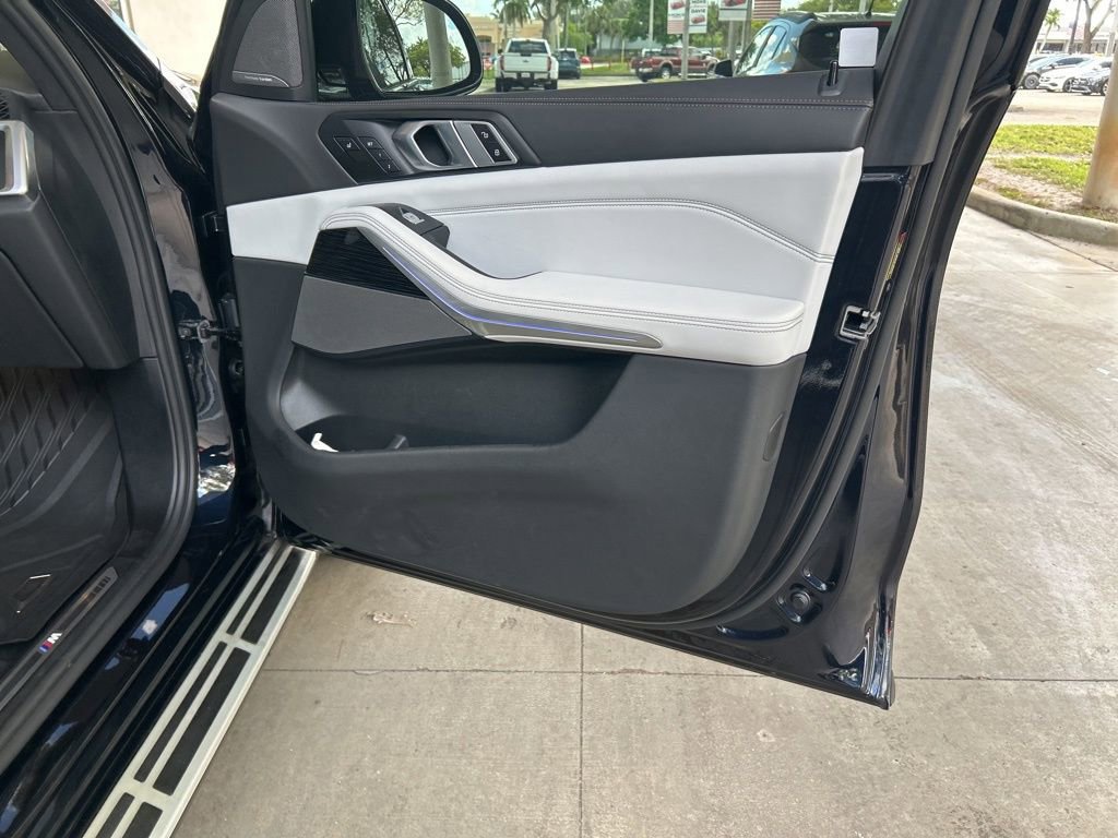 Used 2023 BMW X7 xDrive40i w/ Executive Package AWD/4WD image 23