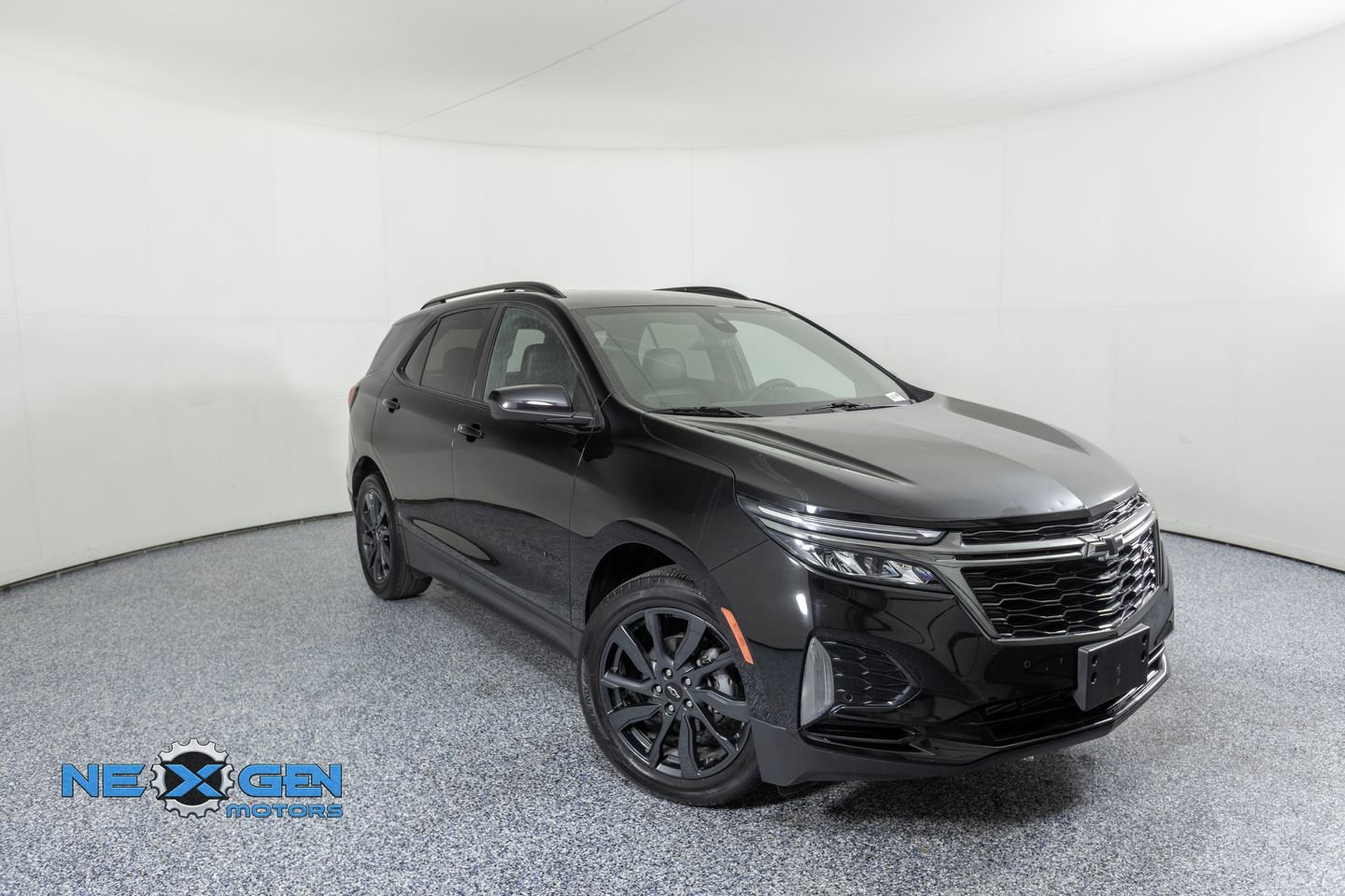 Used 2023 Chevrolet Equinox RS FWD image 1