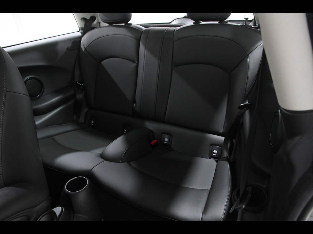 Certified 2023 MINI Cooper 2-Door Hardtop FWD image 17
