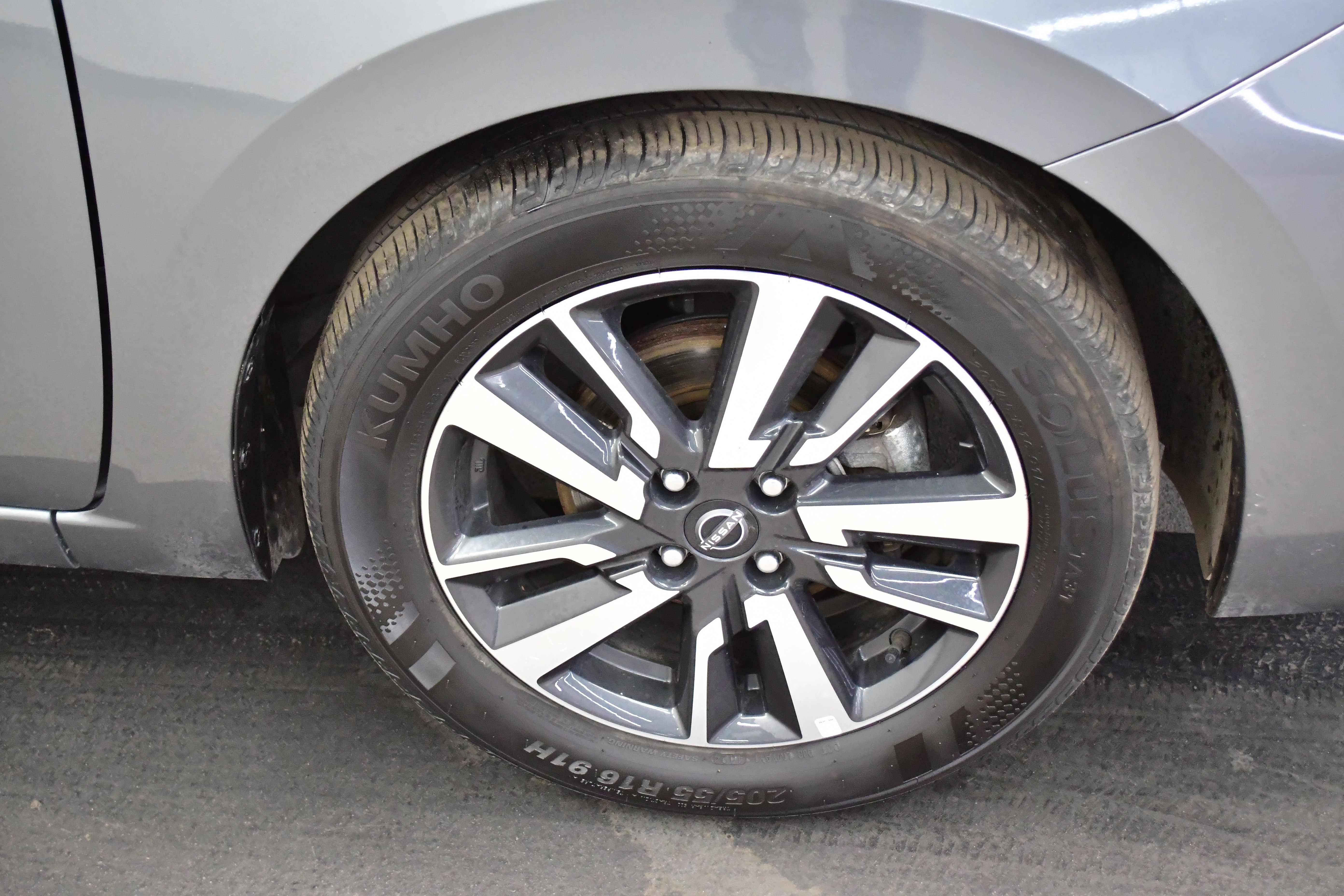 Used 2025 Nissan Versa SV image 58