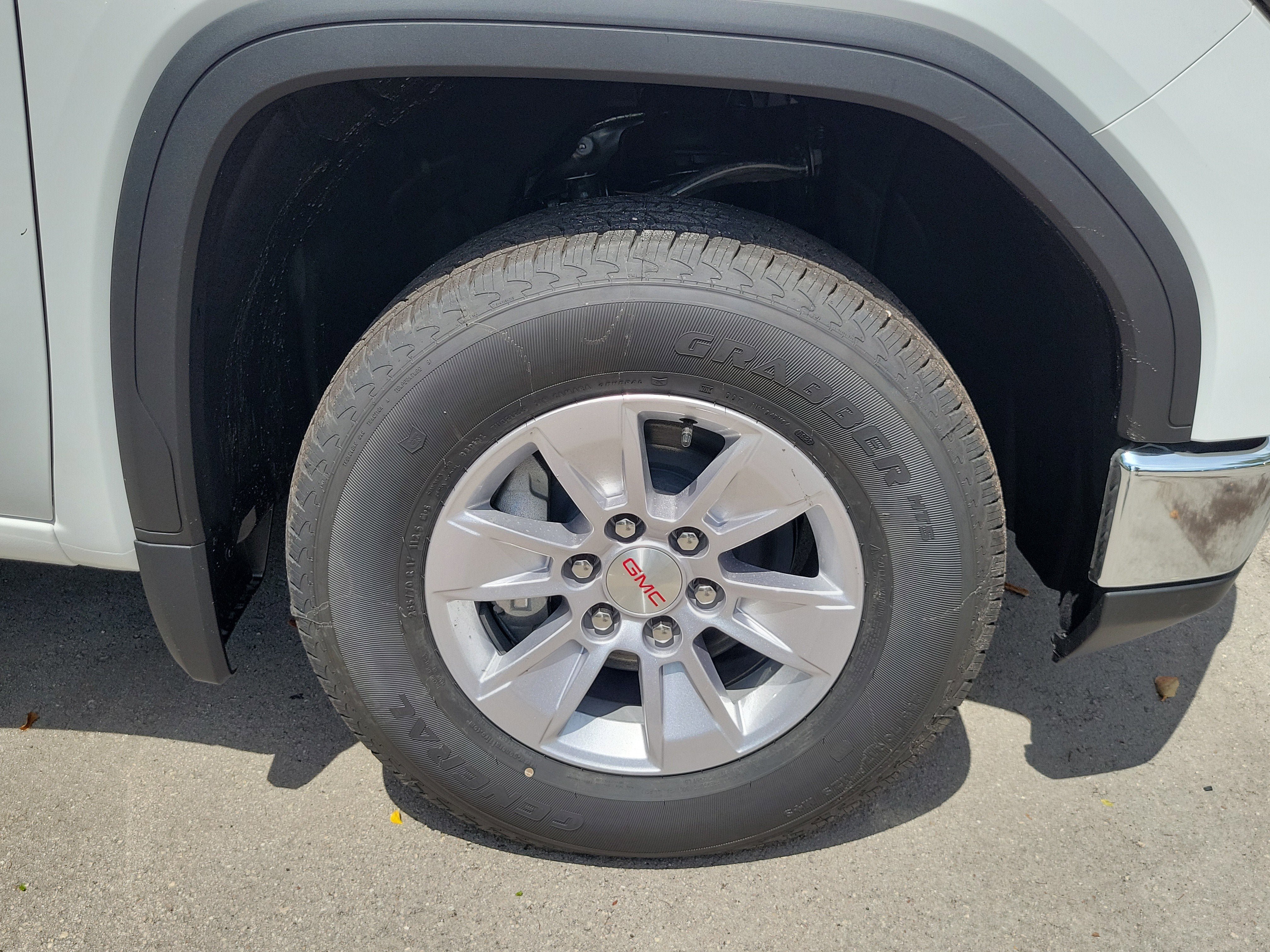 New 2026 GMC Sierra 1500 SLE w/ Preferred Package AWD/4WD image 4