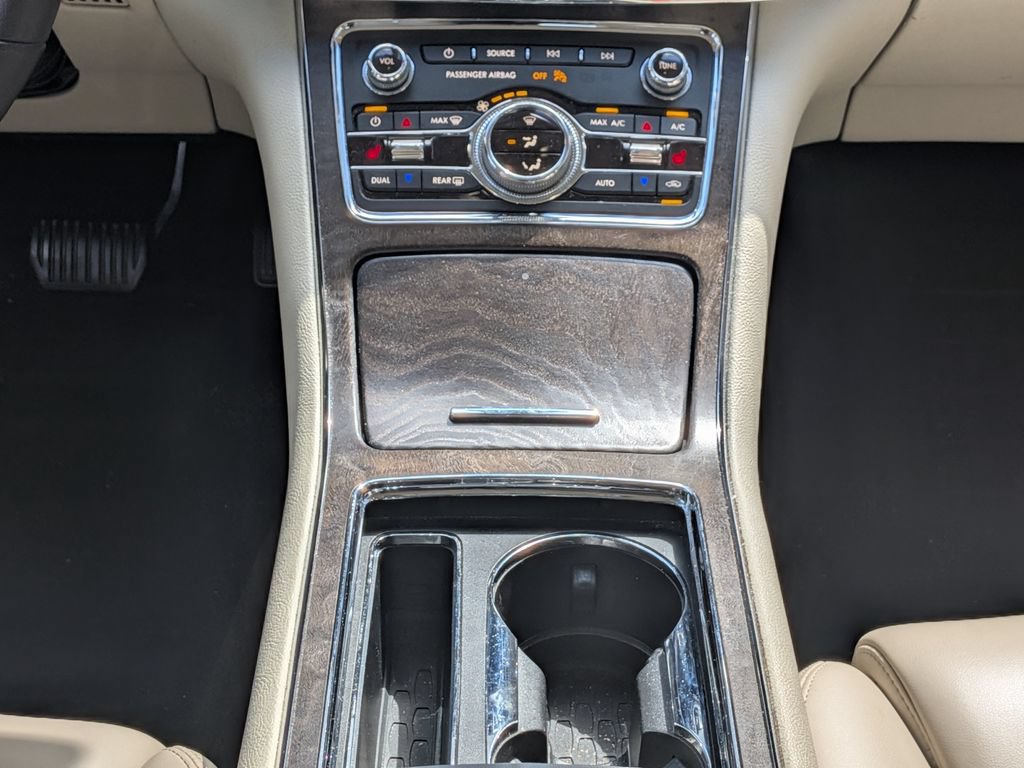 Used 2019 Lincoln Continental Premiere FWD image 20