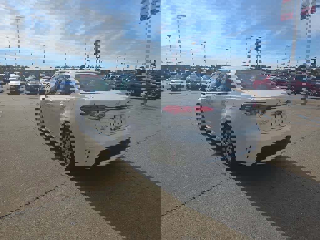 Used 2021 Toyota Corolla LE image 7