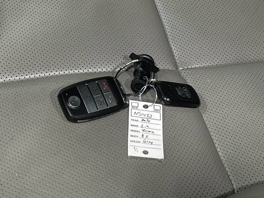 Used 2016 Kia Sedona EX FWD image 39