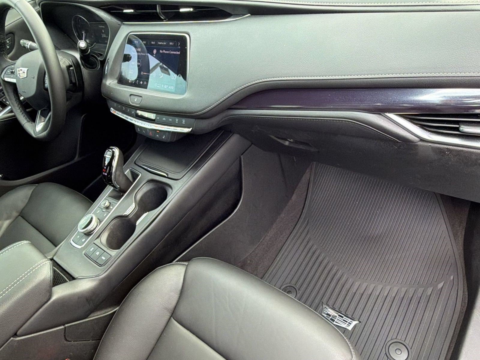 Used 2023 Cadillac XT4 Luxury w/ Cold Weather Package FWD image 32
