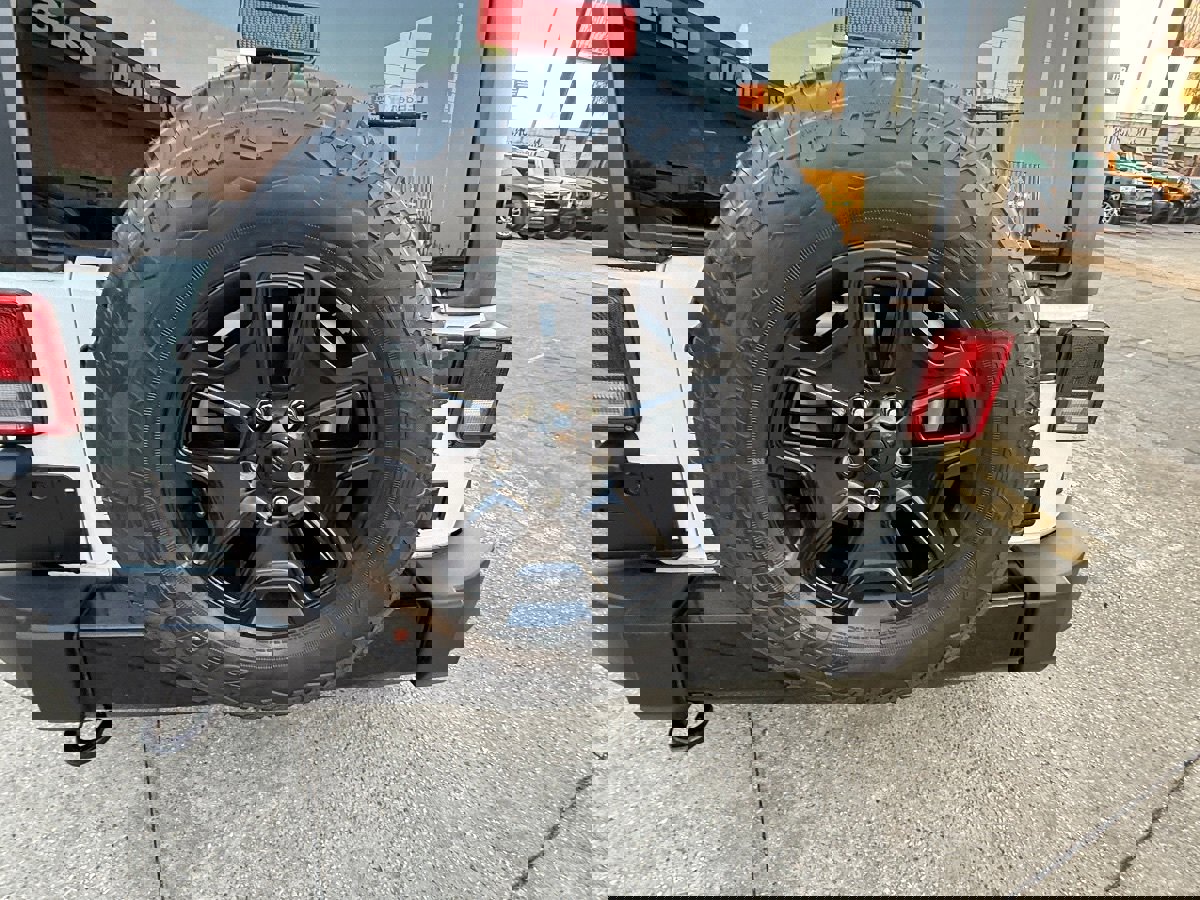 Used 2018 Jeep Wrangler Sport image 9