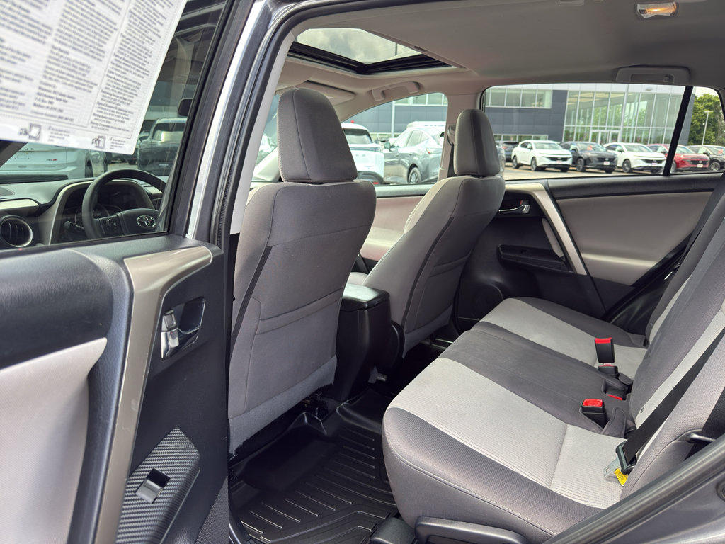 Used 2015 Toyota RAV4 XLE AWD/4WD image 30
