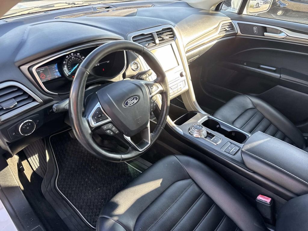 Used 2020 Ford Fusion SEL FWD image 19