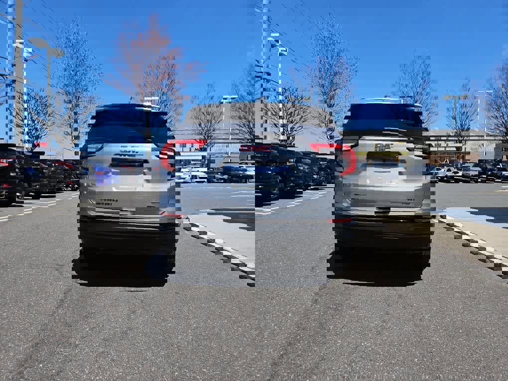 Used 2023 GMC Terrain SLE w/ Driver Convenience Package image 8