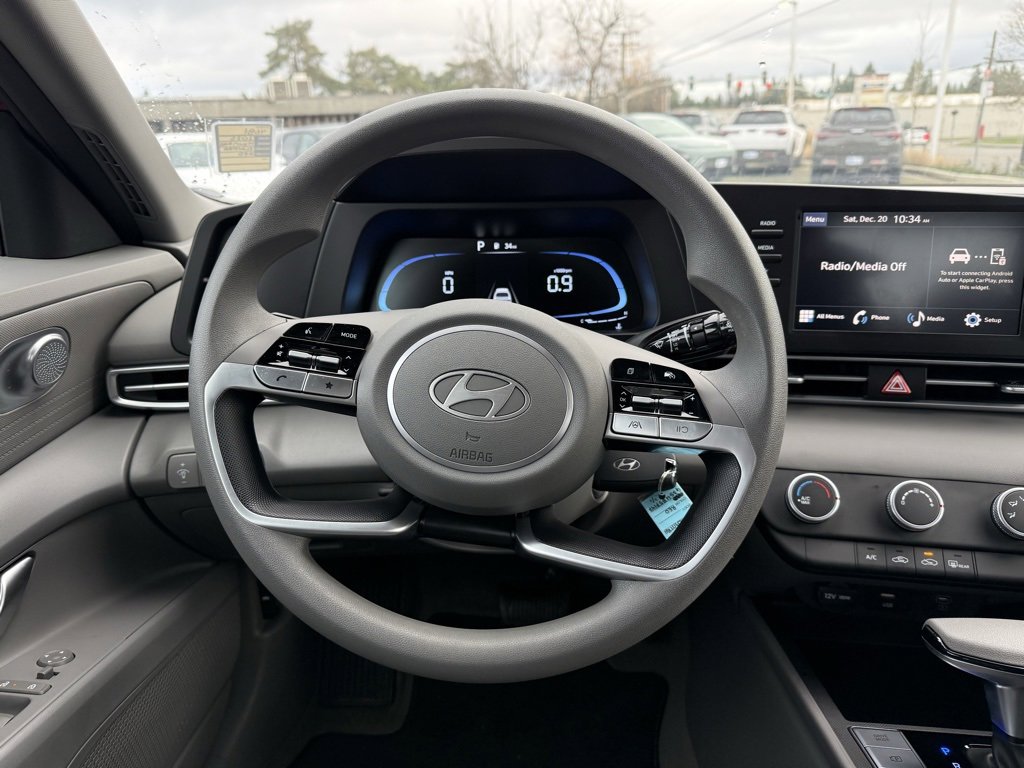 Certified 2025 Hyundai Elantra SE image 18