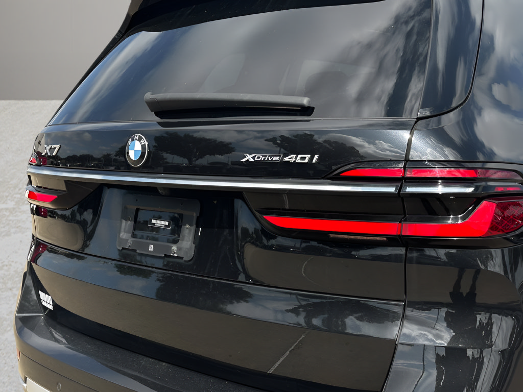 Used 2023 BMW X7 xDrive40i w/ Premium Package AWD/4WD image 29