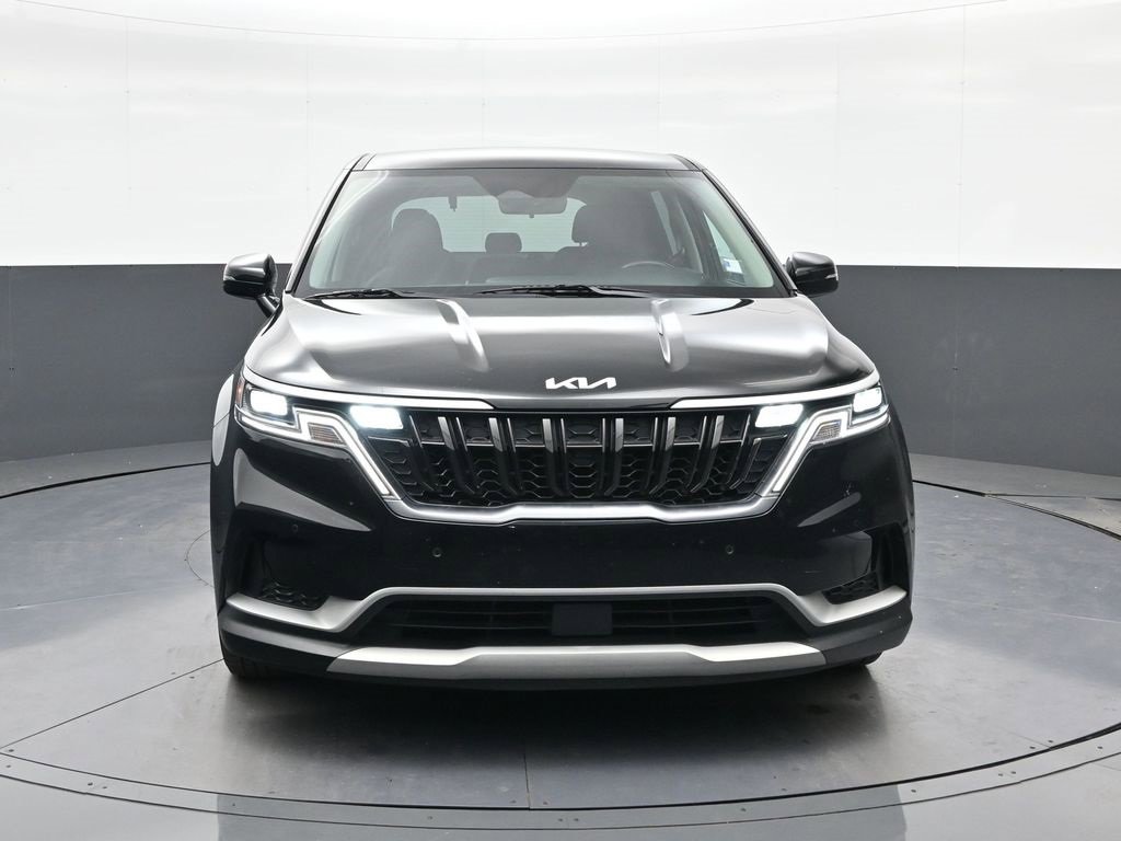 Used 2022 Kia Carnival EX image 2