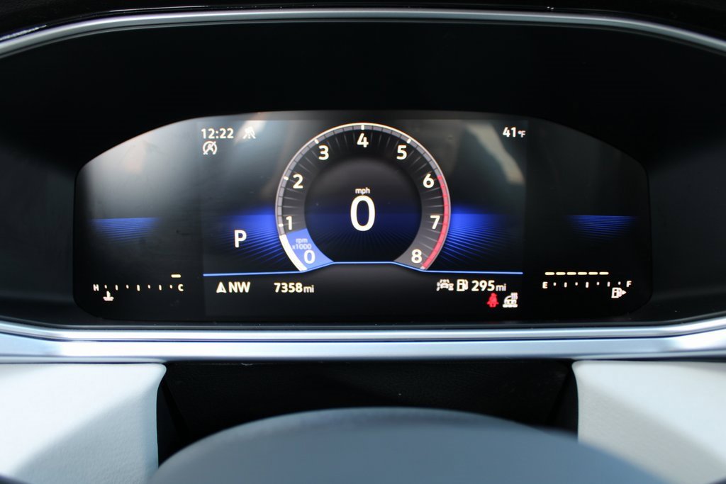 Certified 2025 Volkswagen Taos SE image 14