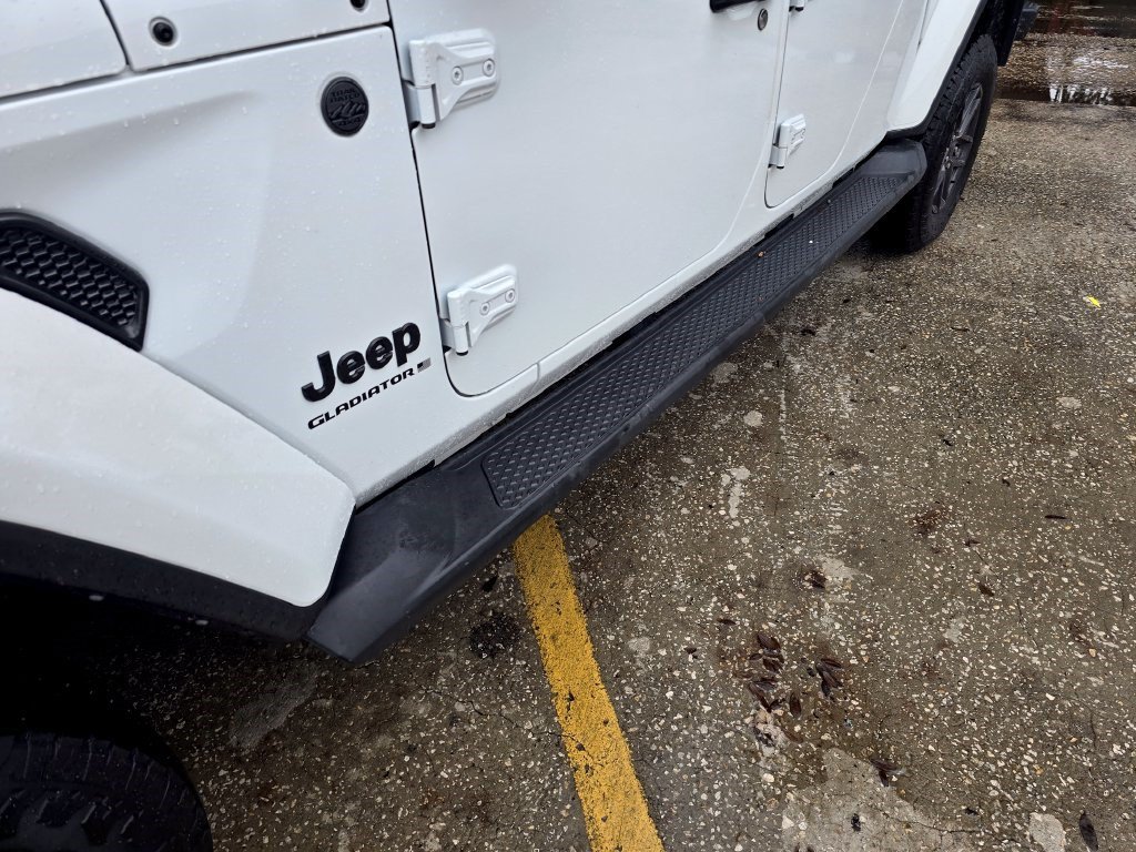 Used 2023 Jeep Gladiator Sport AWD/4WD image 12