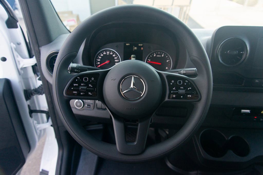 Used 2024 Mercedes-Benz Sprinter 2500 image 38
