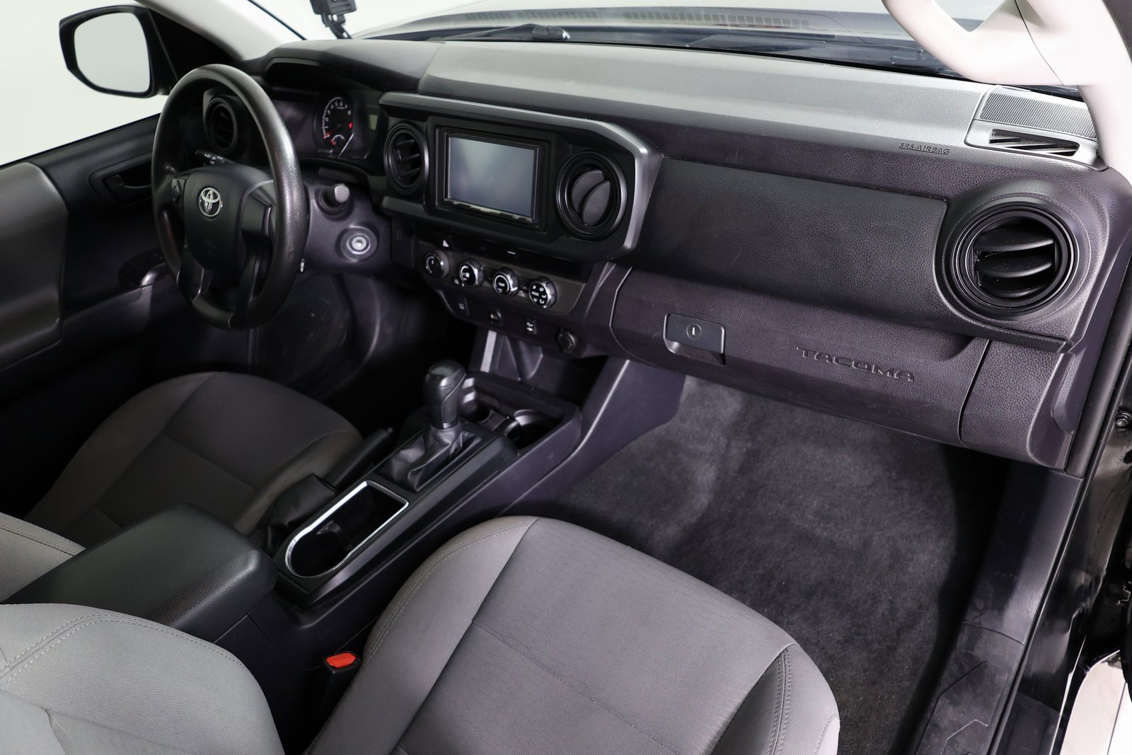 Used 2017 Toyota Tacoma SR image 25