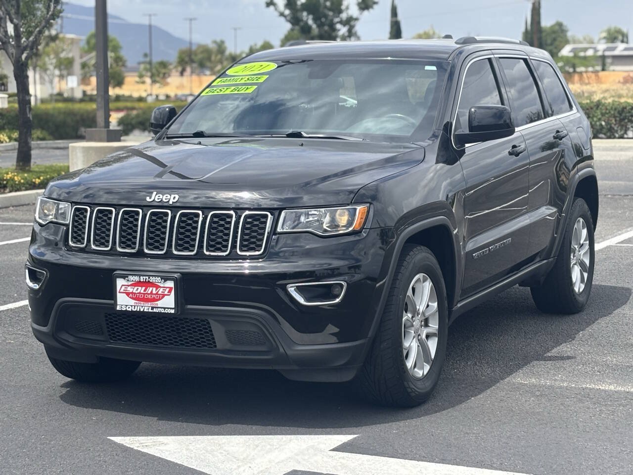 Used 2021 Jeep Grand Cherokee Laredo RWD image 3