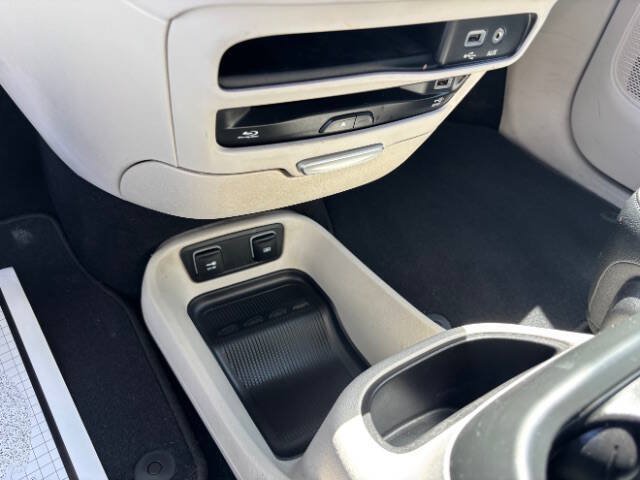 Used 2019 Chrysler Pacifica Touring-L Plus FWD image 13
