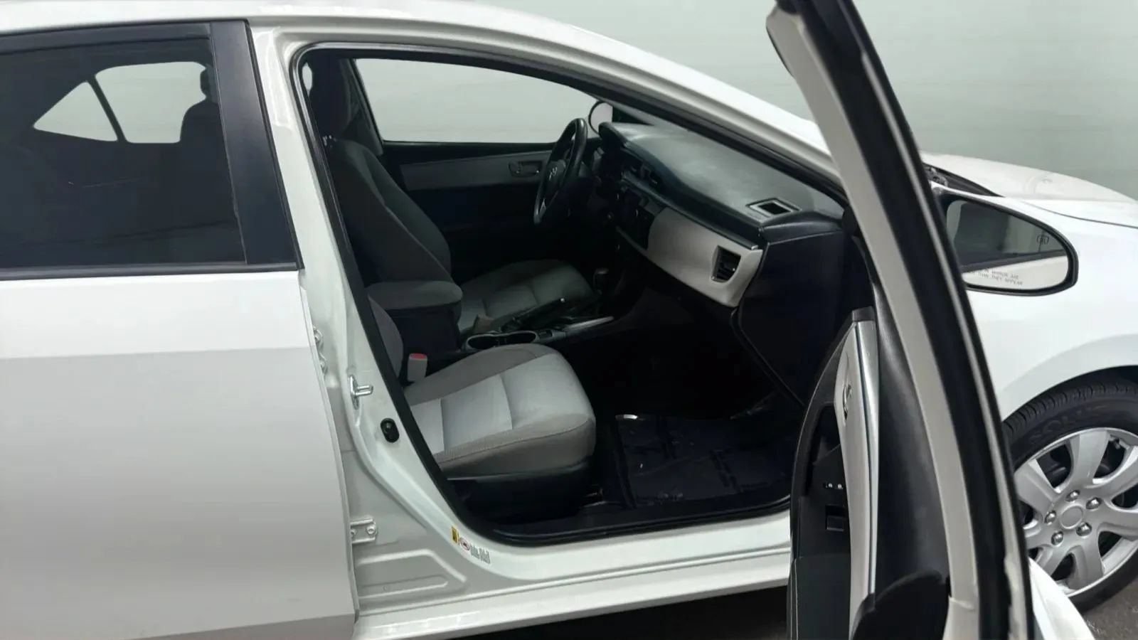 Used 2016 Toyota Corolla LE FWD image 21