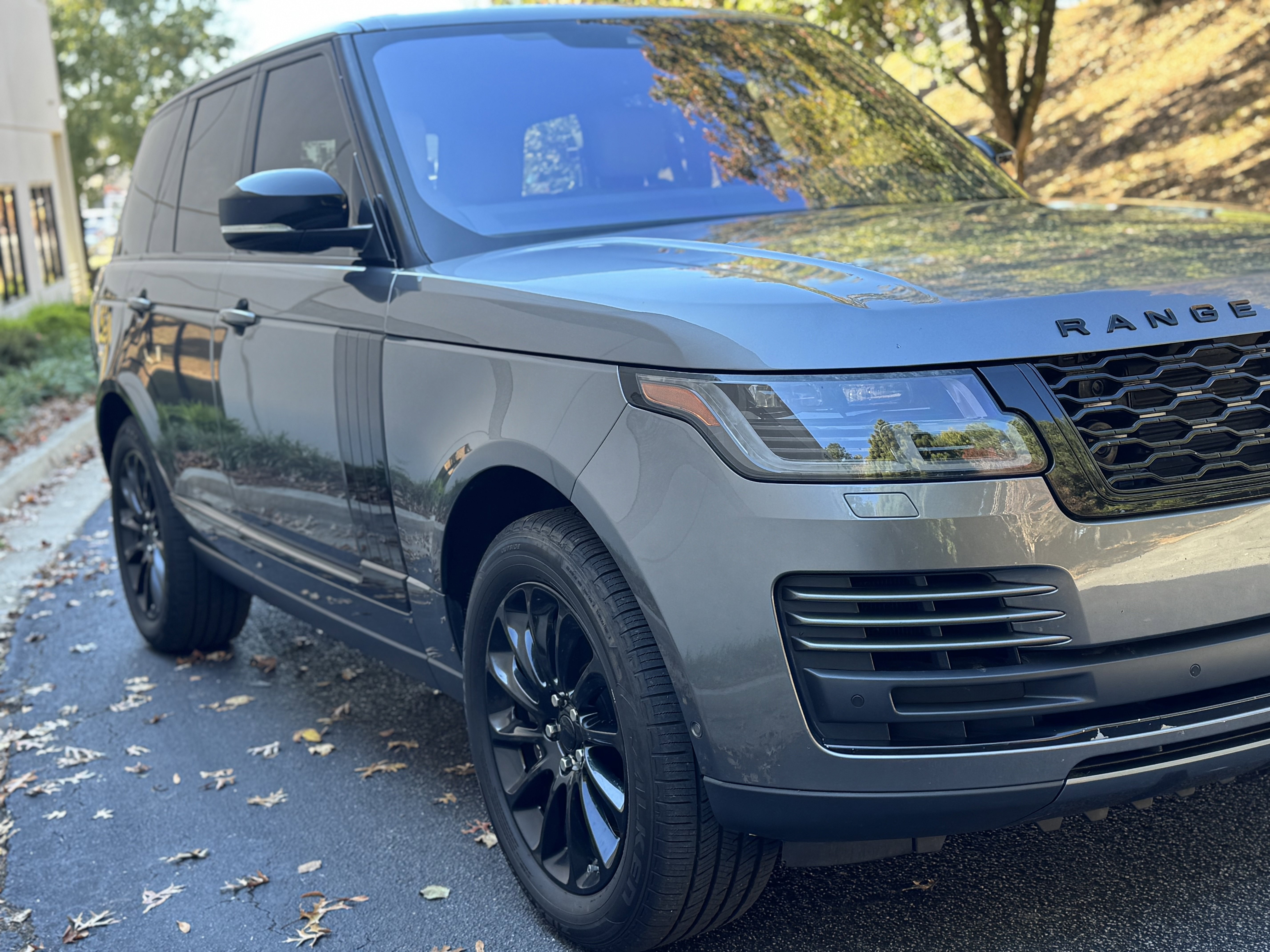Used 2018 Land Rover Range Rover HSE image 9