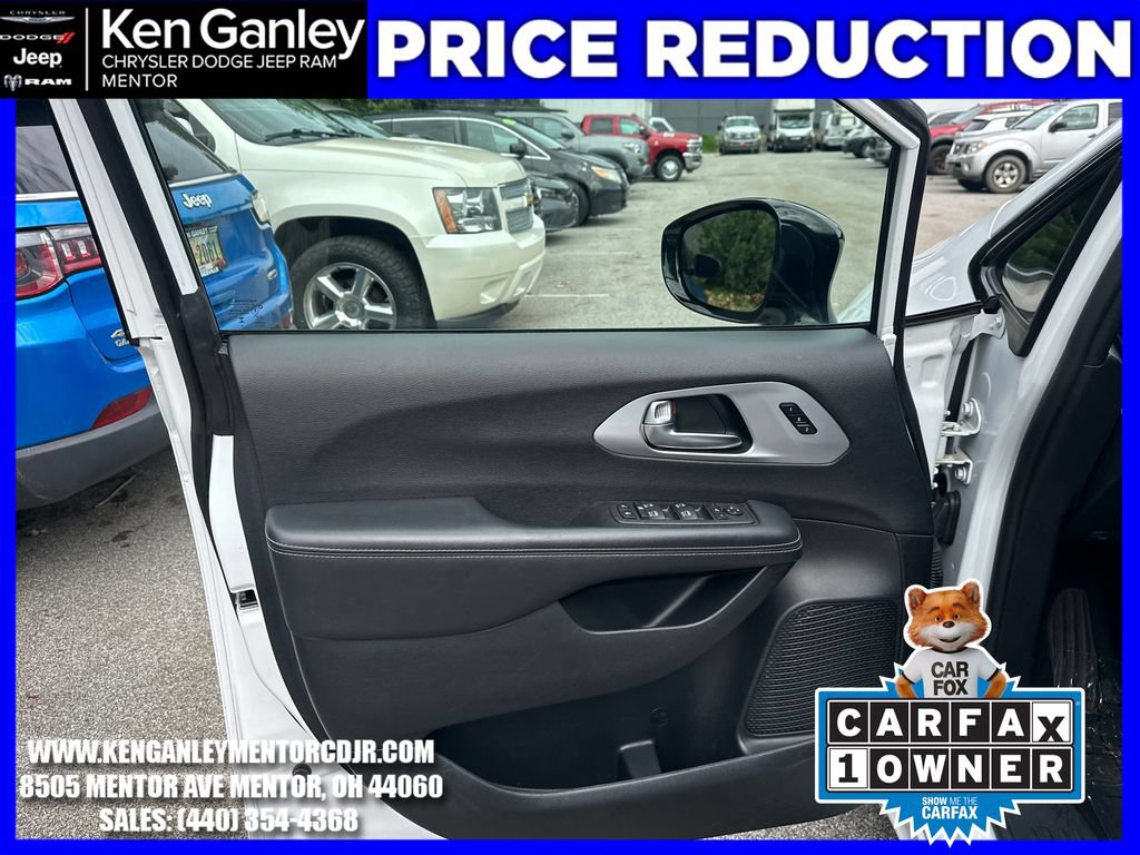 Certified 2025 Chrysler Pacifica Limited FWD image 13