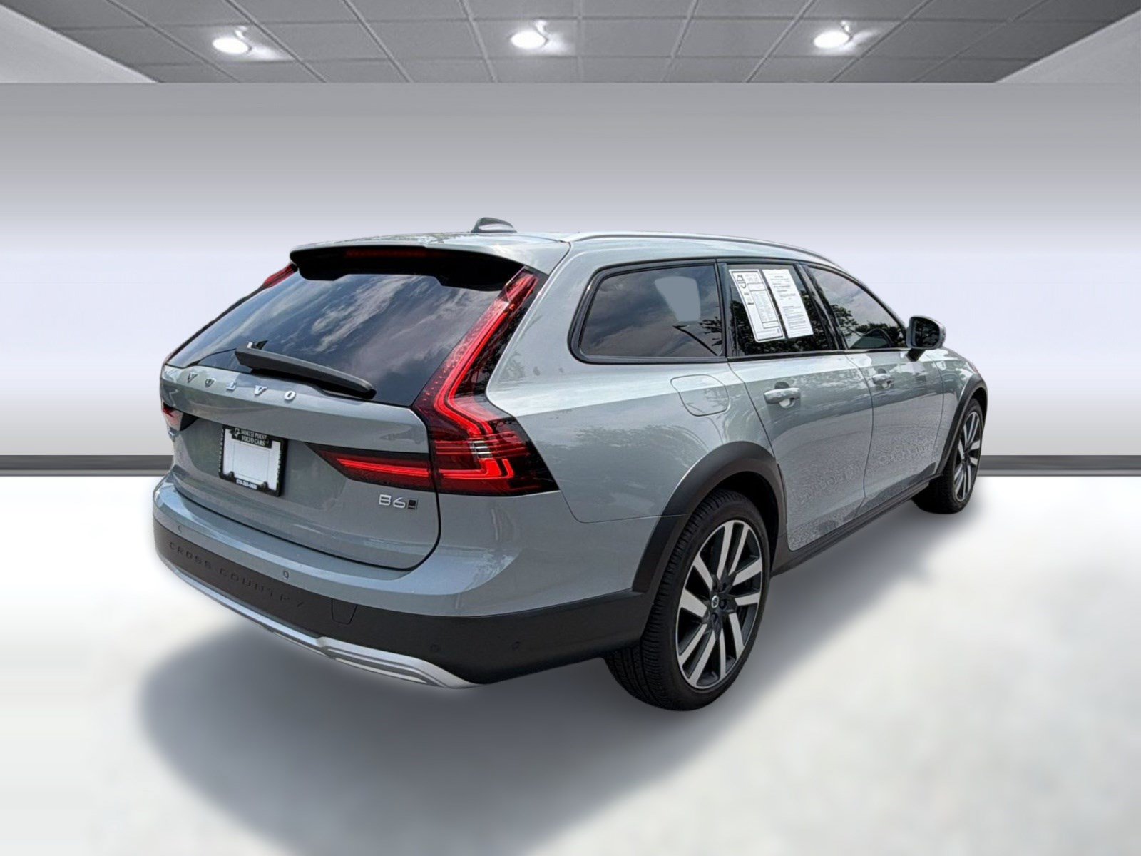 Certified 2025 Volvo V90 B6 Cross Country Ultra AWD/4WD image 9