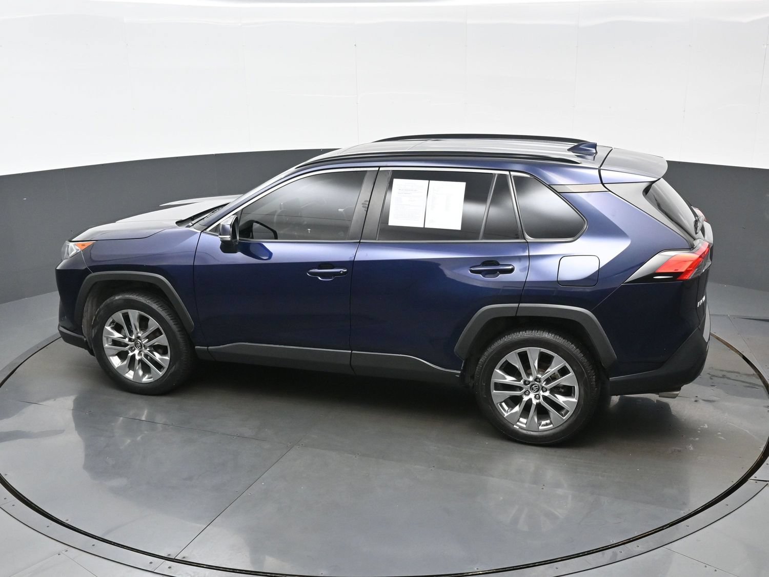 Used 2020 Toyota RAV4 XLE Premium FWD image 37