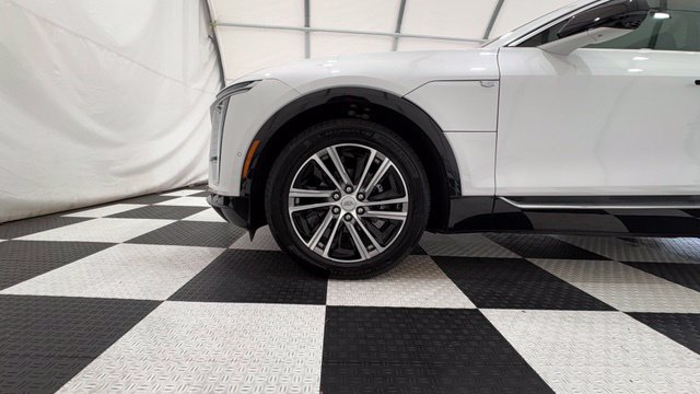 Used 2025 Cadillac Lyriq Luxury AWD/4WD image 11