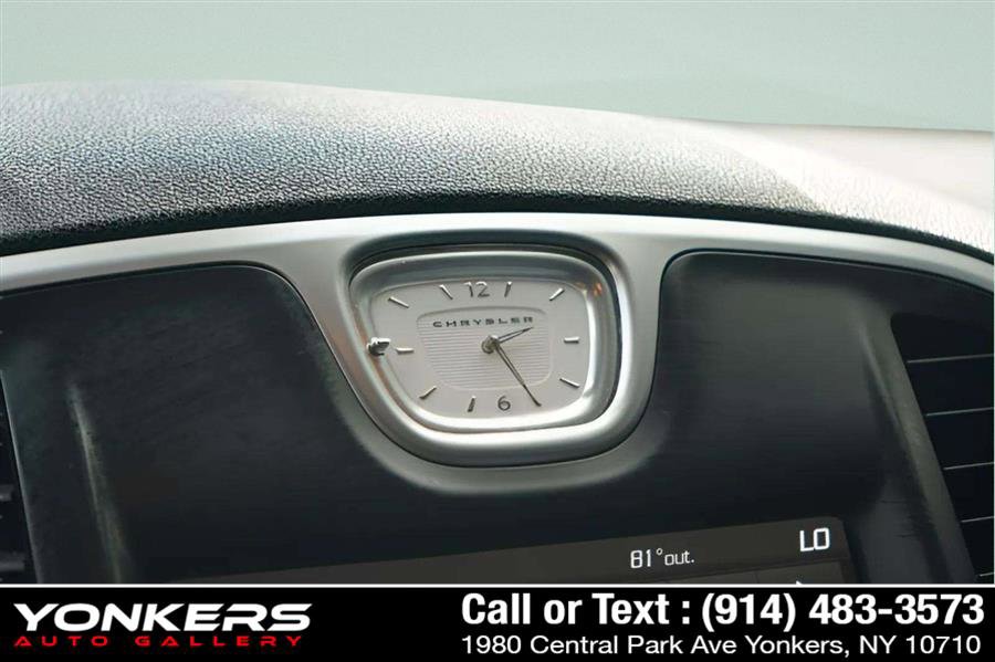Used 2021 Chrysler 300 Touring L image 32