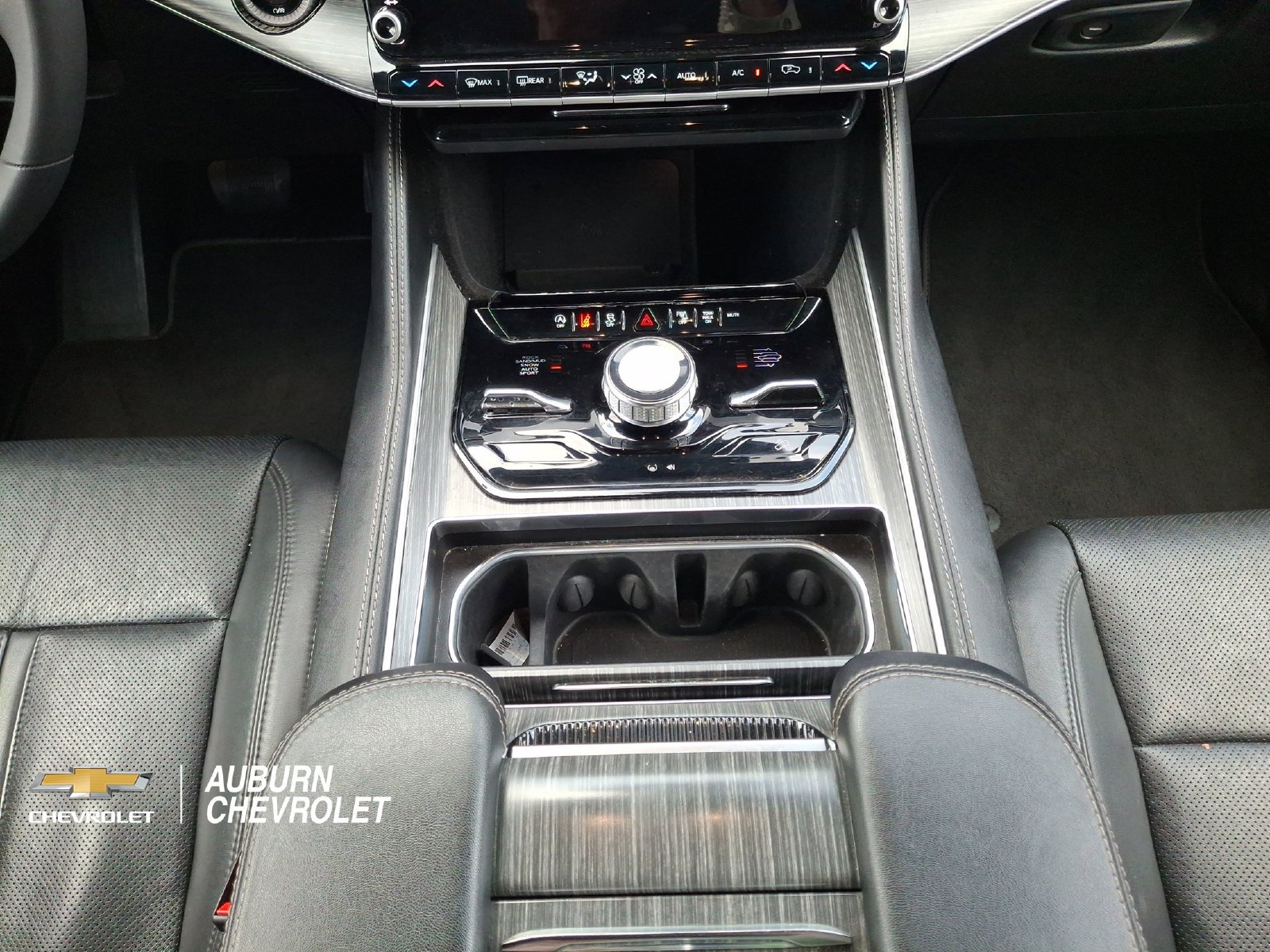 Used 2024 Jeep Wagoneer L Series III AWD/4WD image 12