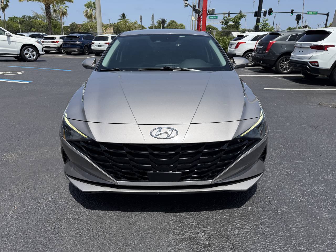 Used 2023 Hyundai Elantra SEL w/ Convenience Package FWD image 2
