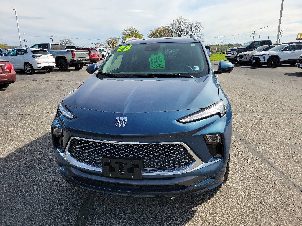 Used 2025 Buick Encore GX Avenir w/ Avenir Technology Package AWD/4WD image 7