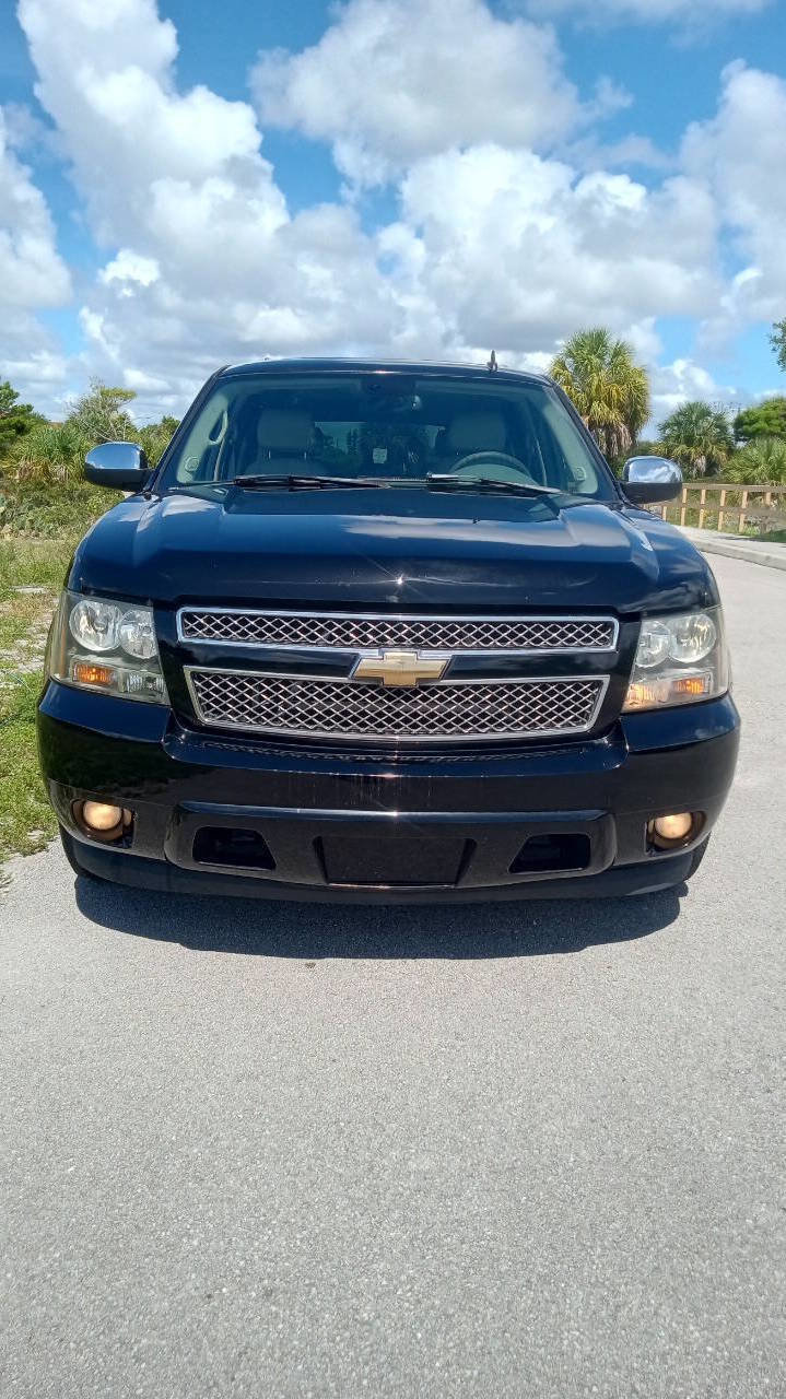 Used 2007 Chevrolet Suburban LTZ w/ LTZ Preferred Equipment Group image 3