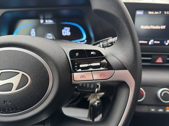 Used 2025 Hyundai Elantra SE image 18