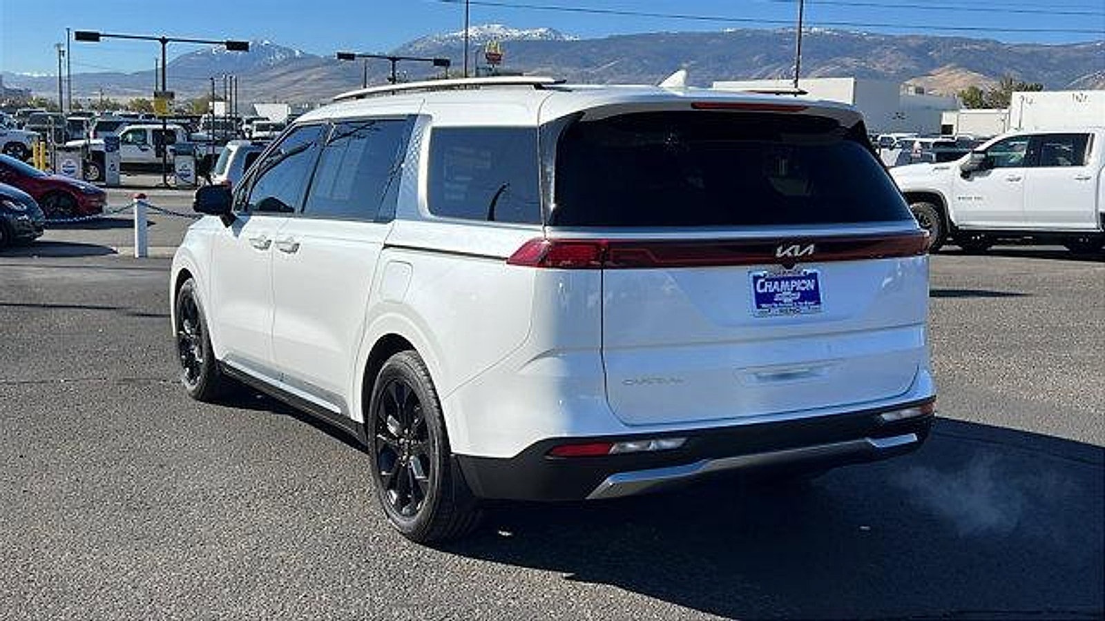 Used 2023 Kia Carnival SX Prestige image 7