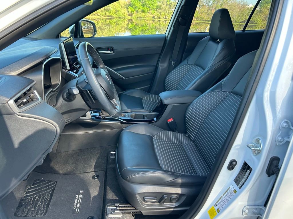 Used 2023 Toyota Corolla Cross XSE w/ Convenience Package image 13